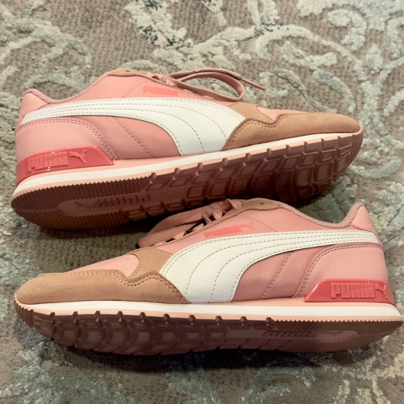 Puma Other - 𝅺Girls 5 / women’s 6 pink pumas